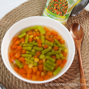 天然の缶詰のグリーンピースとニンジンの混合野菜